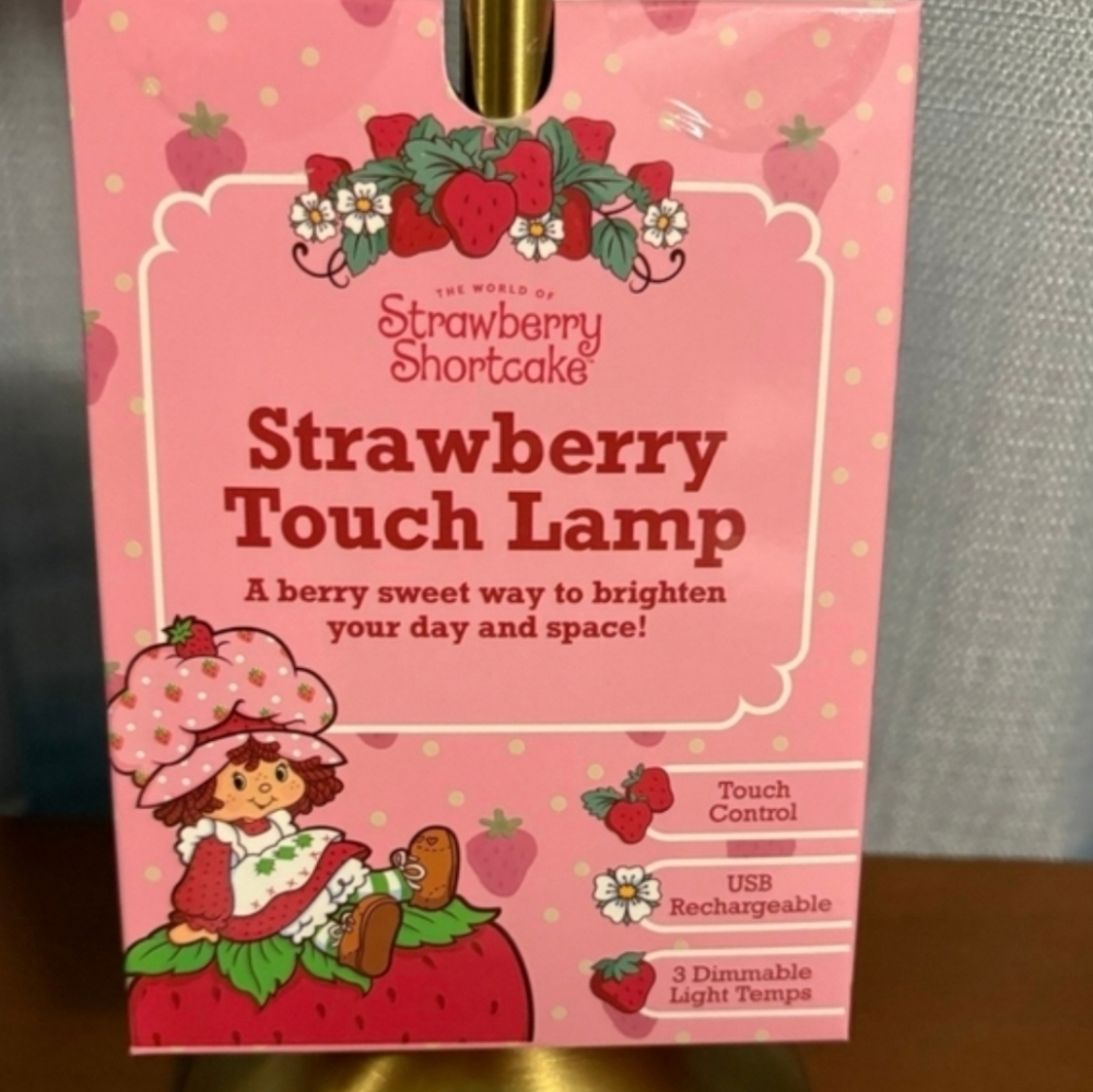 Strawberry Shortcake Touch Lamp 🍓 - Picture 3 of 4